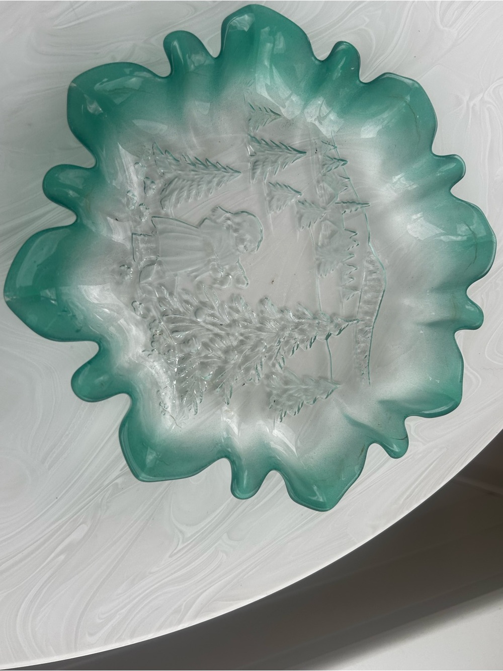 Mikasa Christmas Story Spruce Ruffled Rare Green Edge Bon Bon Dish